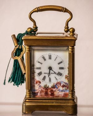 Prestigiosa sveglietta francese in bronzo dorato