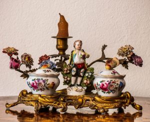 Prestigioso calamaio in porcellana e bronzo dorato