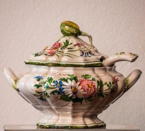 Zuppierina in ceramica primi 900 con piccolo mestolo
